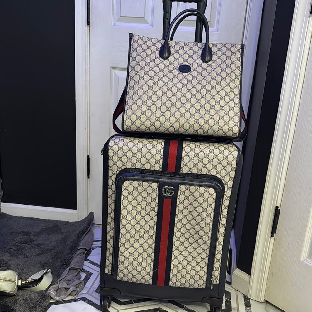 Gucci Cream and Black Travel Bag. Iconic Design. Only travel box. No handbag